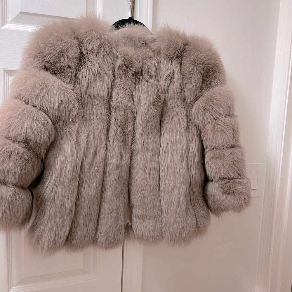 Real fur cropped coat.